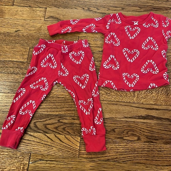 NWOT CANDY CANE CHRISTMAS PAJAMAS - CARTERS SIZE 12M - Picture 2 of 6
